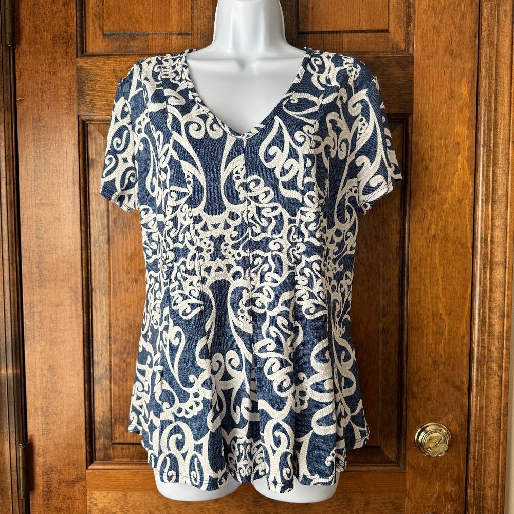 Sami & Jo "Denim" Blue w/White Swirls Pullover V-Neck Top Large